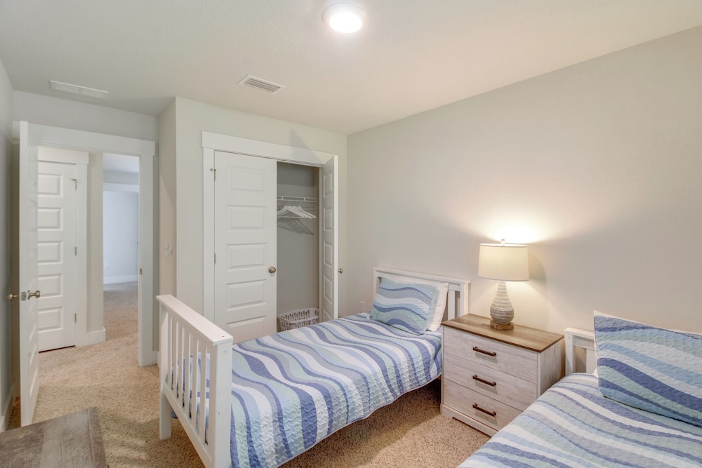 Pensacola Retreat w/ Pool Access, 20 Mi to Beach