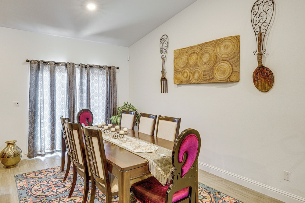 9 Mi to Dtwn Bakersfield: Pet-friendly Home