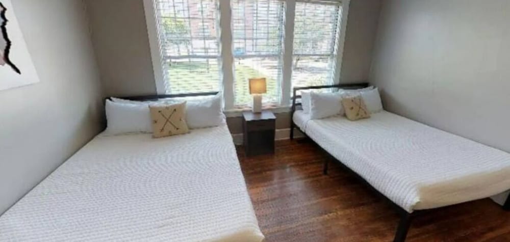 Large Group Downtown Rental - Westend view 2