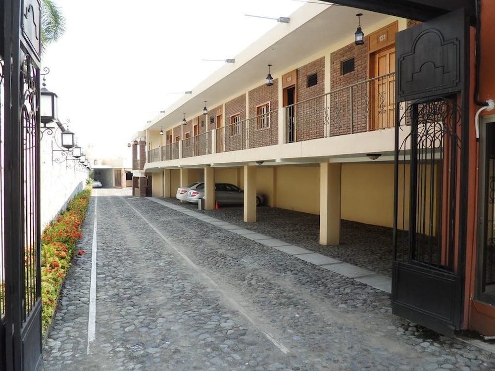 Colima Vacations - Montroi Express - Property Image 4