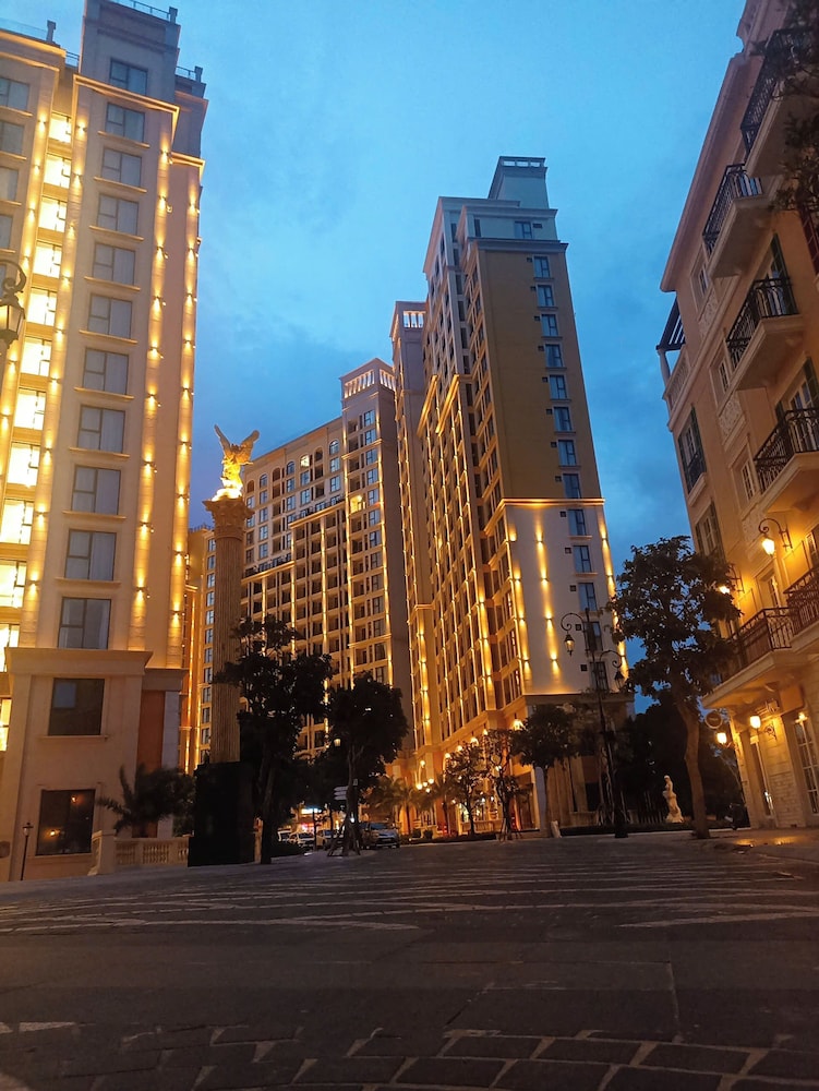 Hillside Apartment In Sunset Town