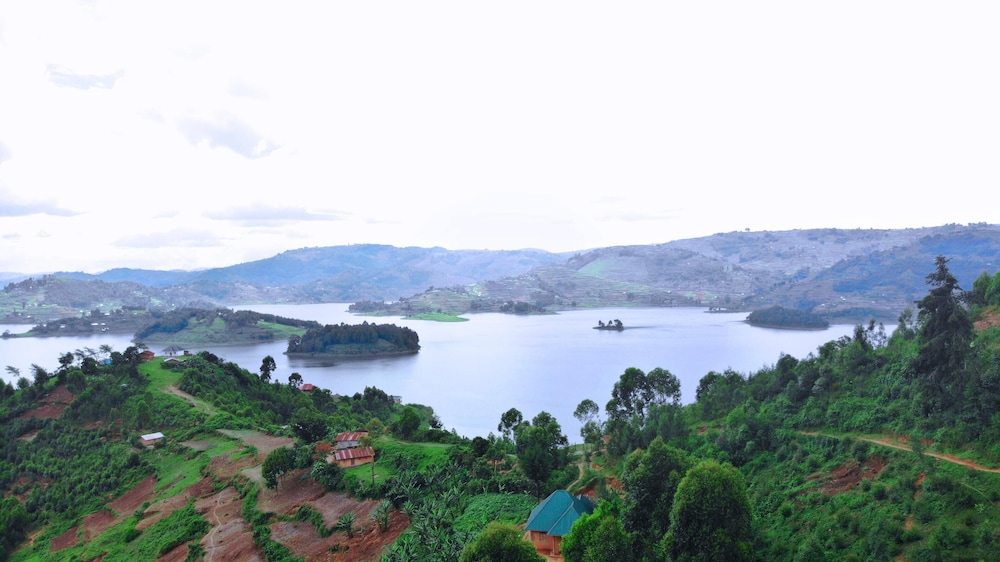 Nyamunyonyi Lake Resort view 2