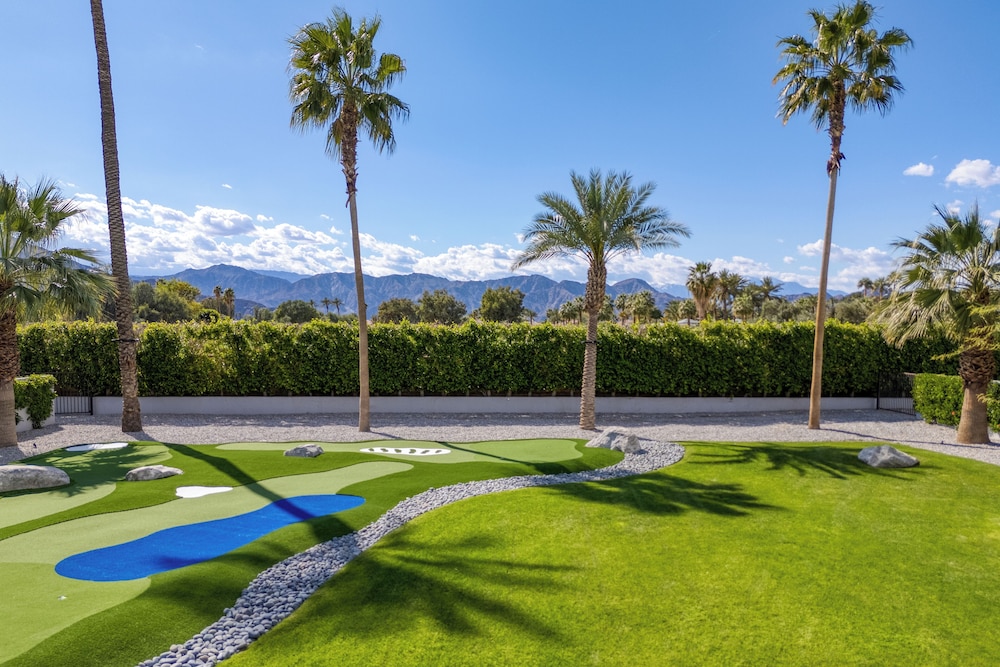 The Polo Villas by AvantStay – Modern Oasis Near Empire Polo Club