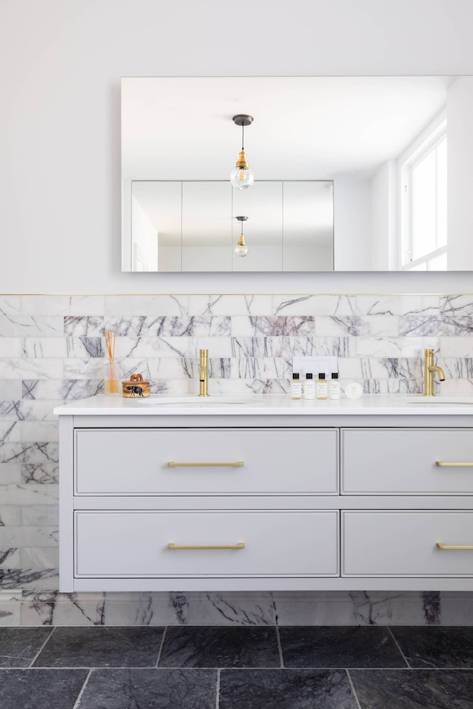 Crondace Road by Onefinestay