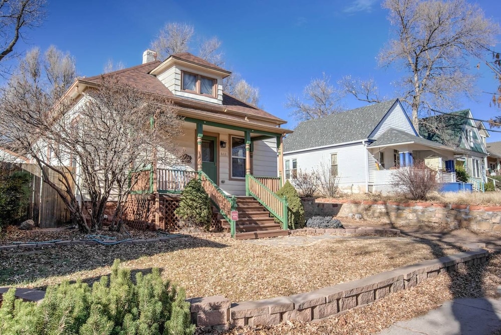 Pet Friendly 1900 Classic 3 Bedroom Value