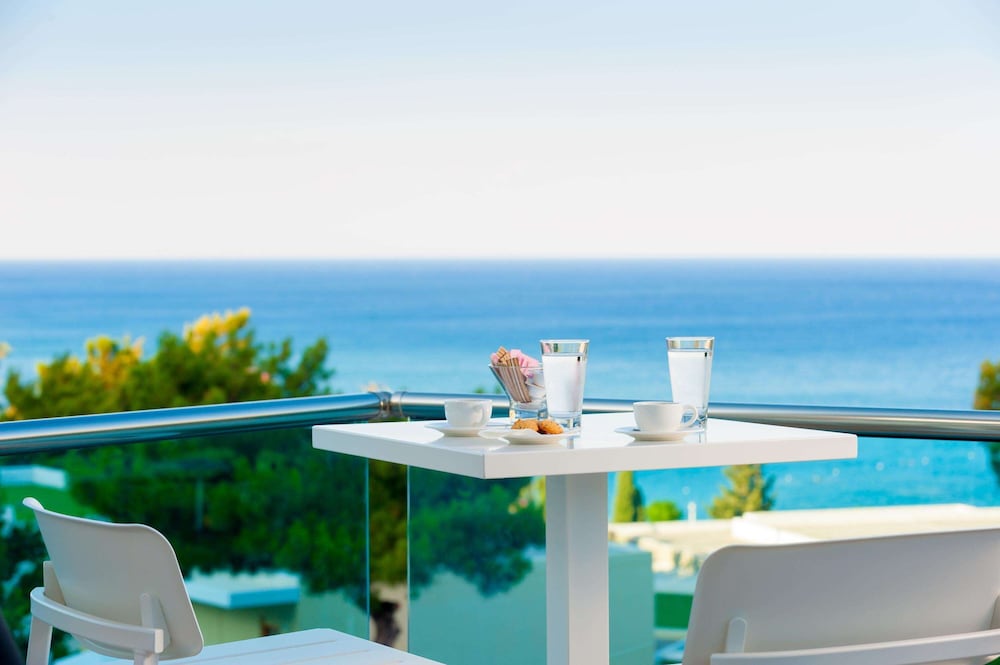 Porto Angeli Beach Resort – All Inclusive