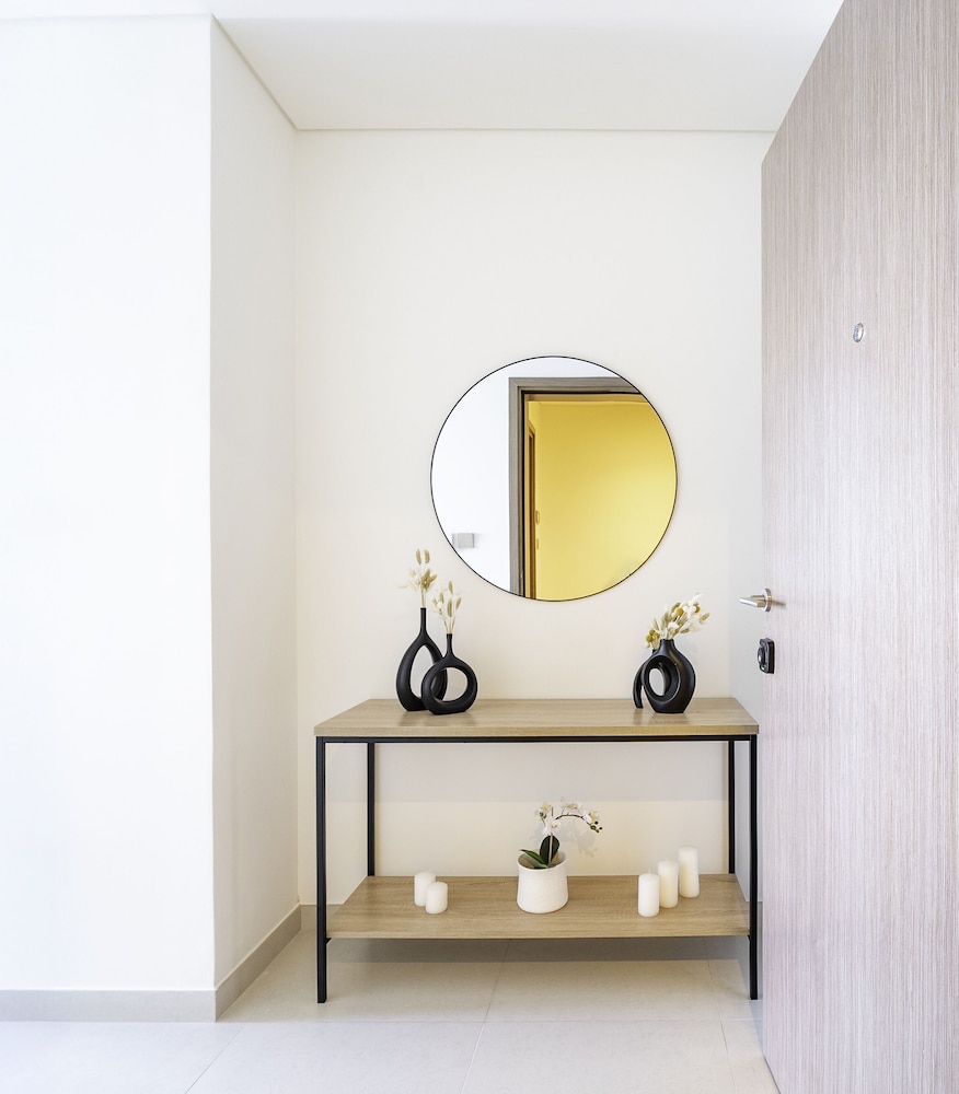 Sleek 1BR in Burj Royale with Canal View