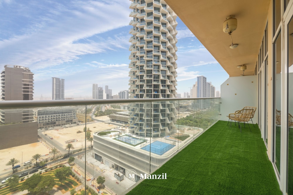 Manzil -1BR w Pool nr Dubai Sports City