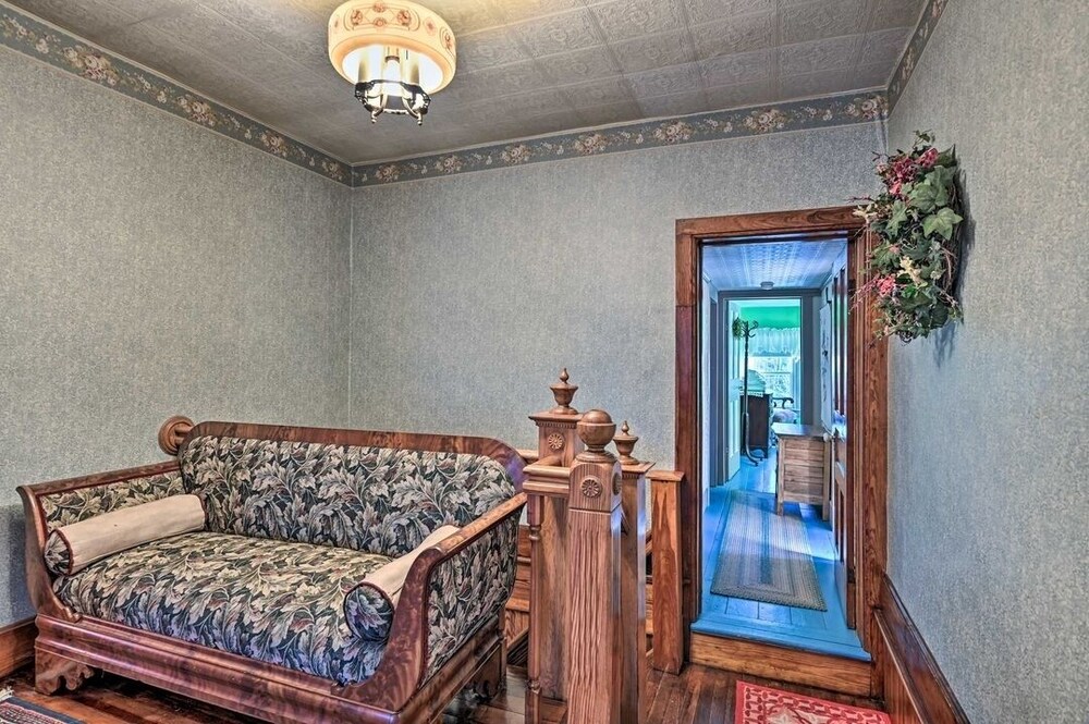 10 Mi To Gore Mountain: Home In Adirondack Park 5 Bedroom Home