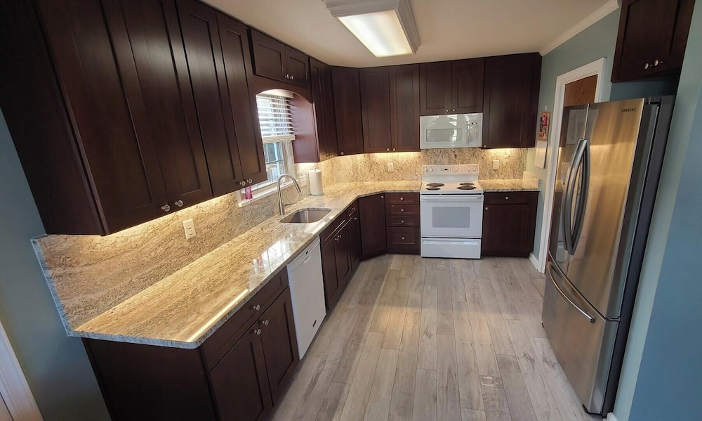 Laurel Street 323