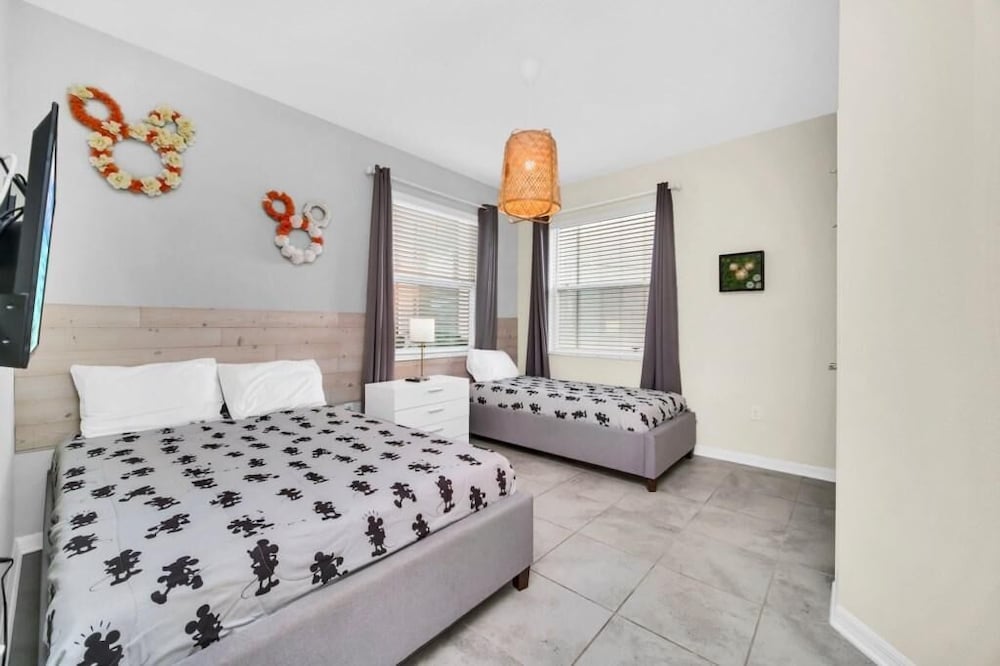 3131 PD - Luxury 3-bed Condo in Storey Lake Resort