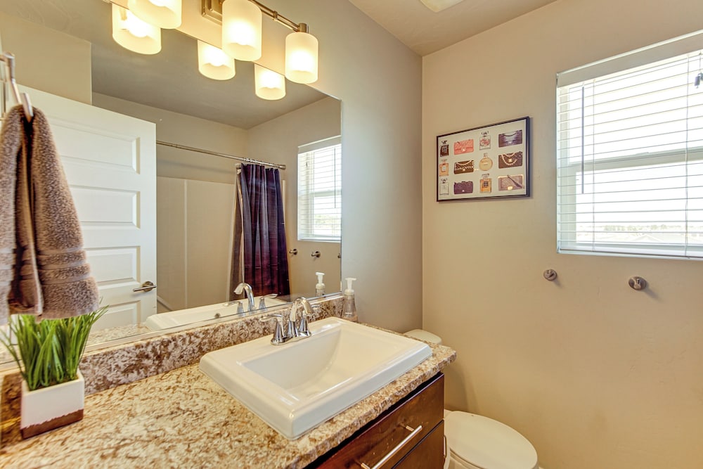 Panoramic Views: Spacious Home in Cedar City!