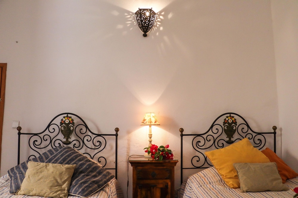 Idyllic Farm House With Huge Garden for 14pax