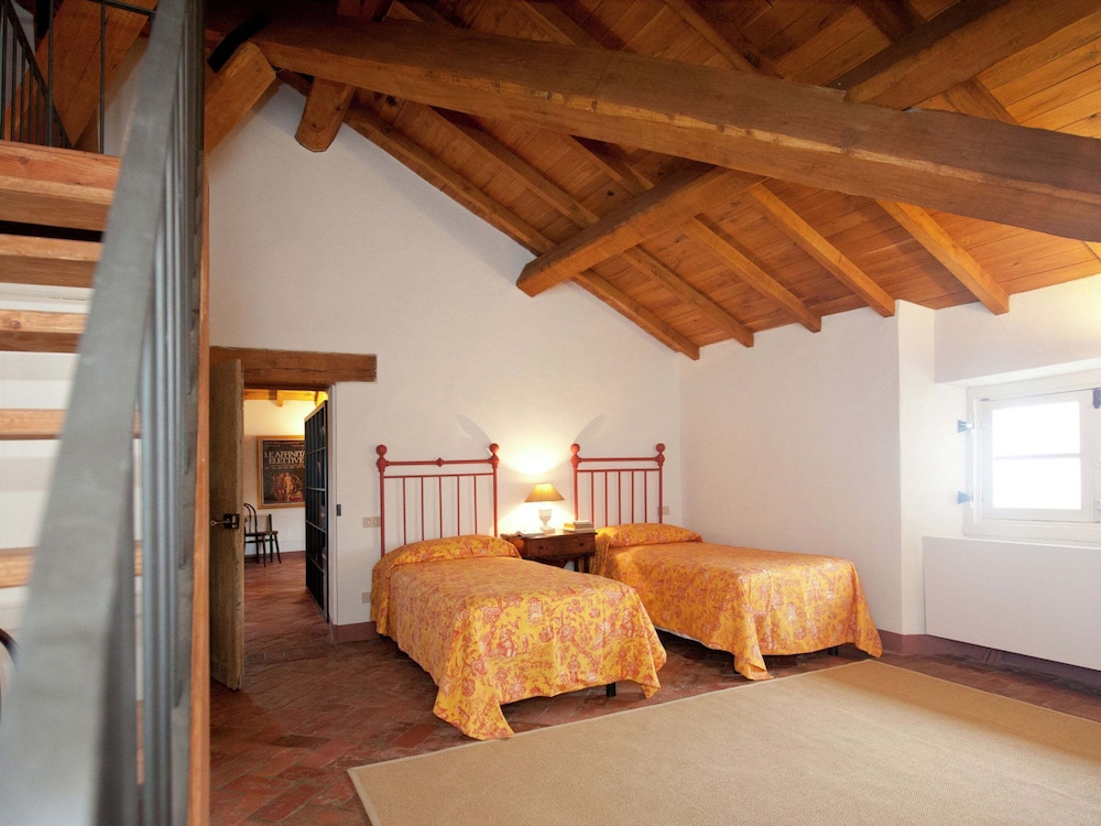 A Castle Stay in Wine Country photo 4