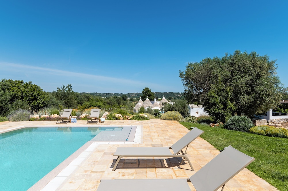 Trullo Pietra Rossa with Pool by Wonderful Italy