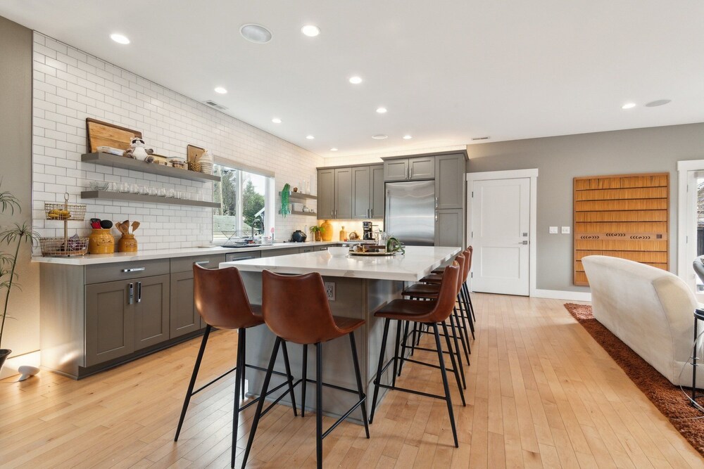 Spacious Family Retreat Media Room & Patio 3 Bedroom Home