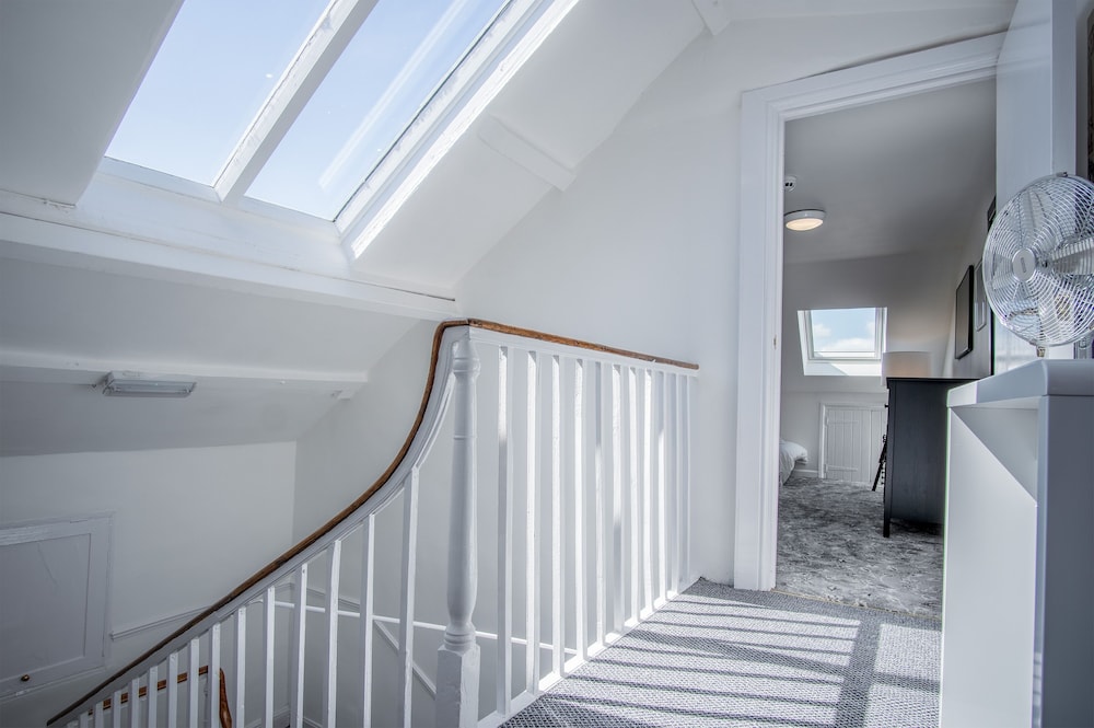 Gwynne House - 6 Bedroom - Tenby Harbour view 2