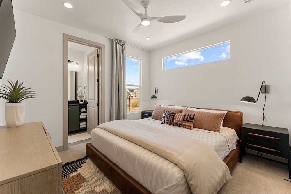 Country Is Cool Again 5 Bedroom Townhouse