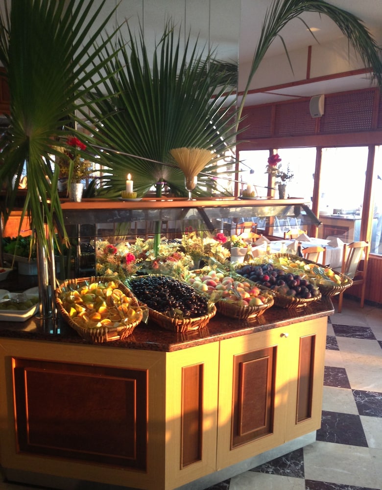 Rubi Hotel
