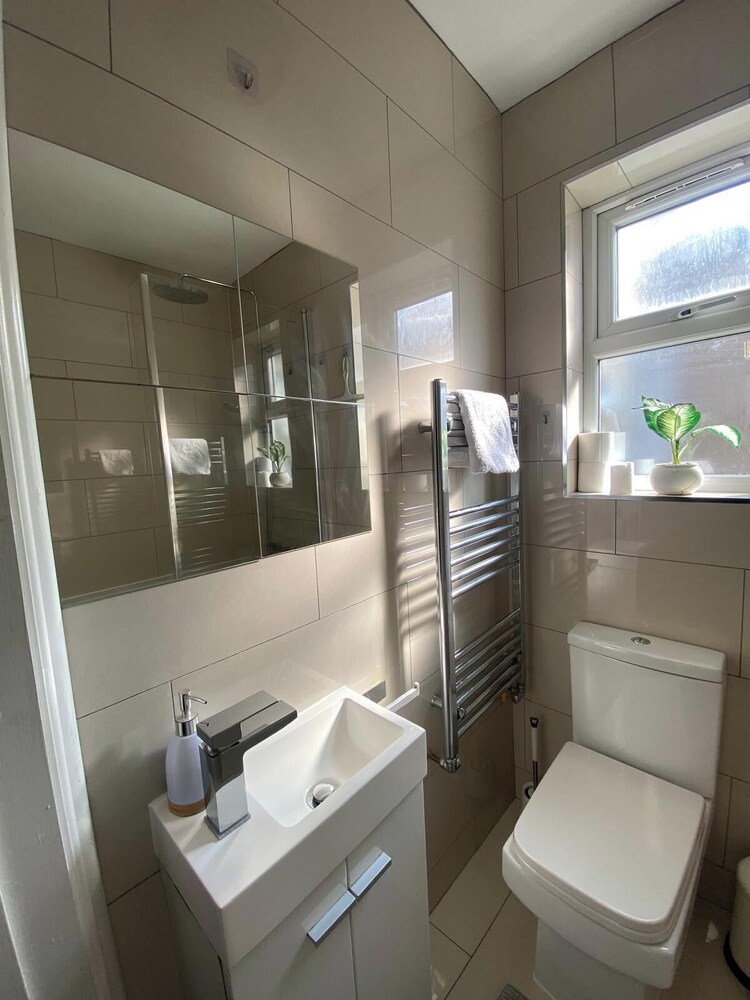 Cosy London Home With 2 Bedrooms