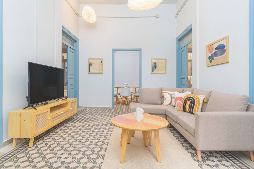 Flame 3-Bedroom Apartment in Mar Mikhael