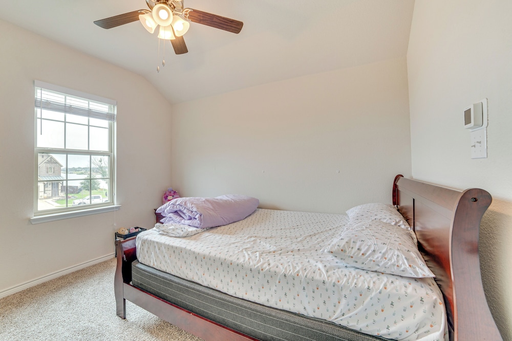 Walk to Lake Ray Hubbard: Spacious Family Home!