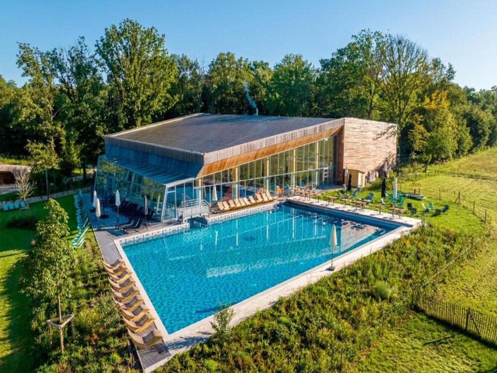 Charming Cottage With Pool