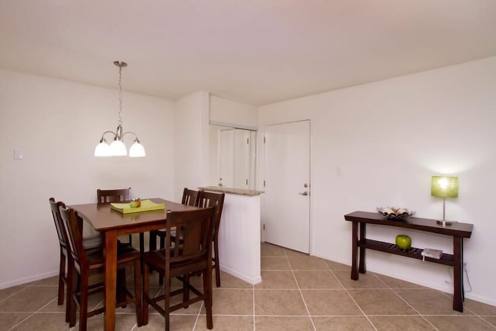 Ultra Chic and Modern By Signature Vacation Rentals