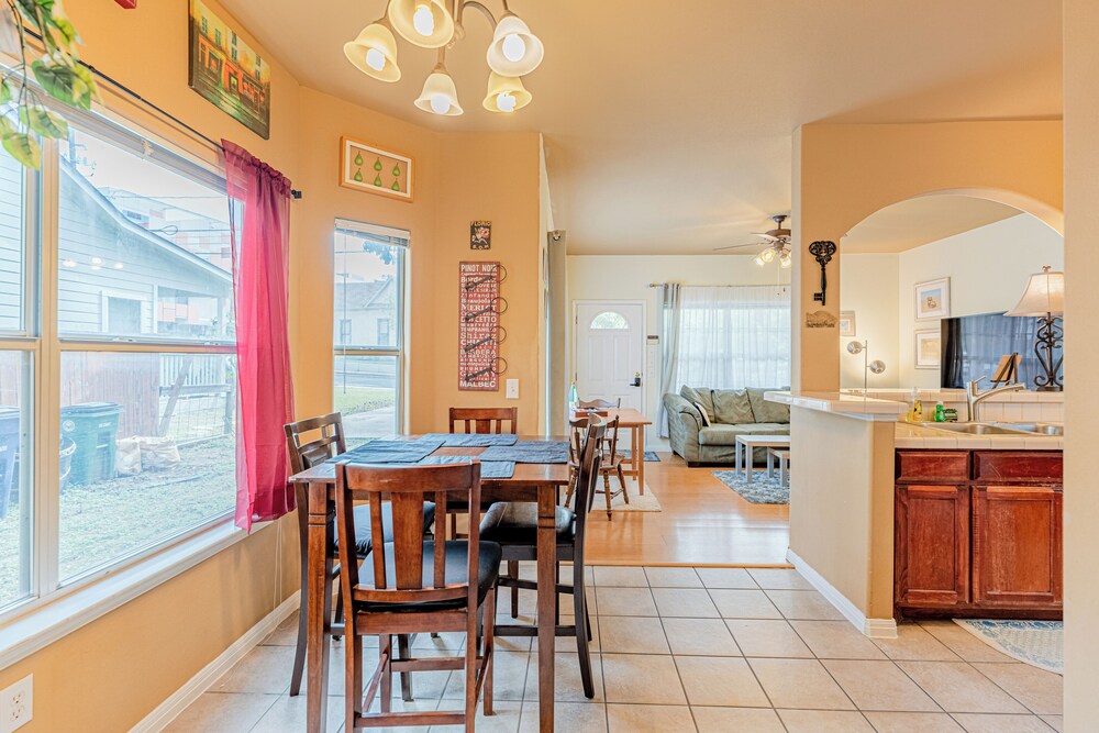 Quiet 2 Story Walkable to East Side Eateries - Image 4