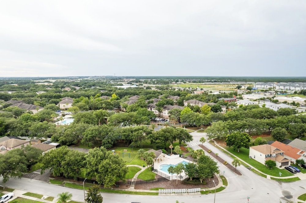 Private King BR + Pool Access Near Disney