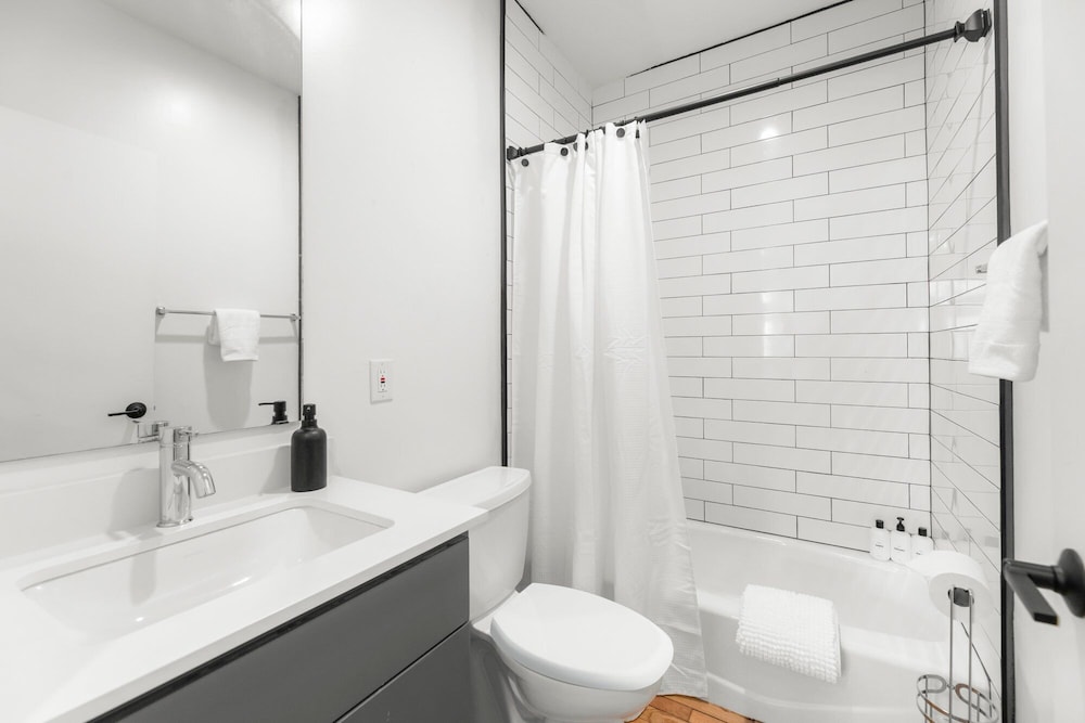 East Austin Condo - 2 Bedrooms & Parking
