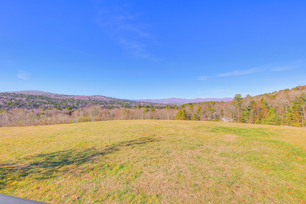 Hot Tub, Fire Pit & Grill: Remote Springfield Home