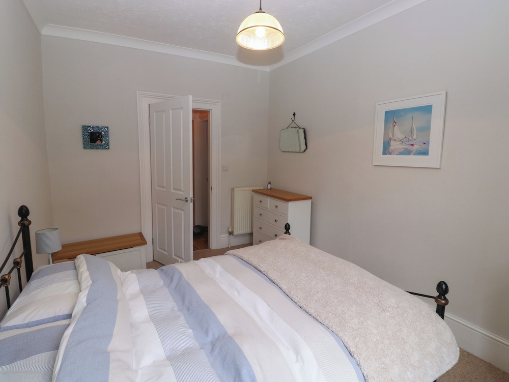 The English School, Flat 2