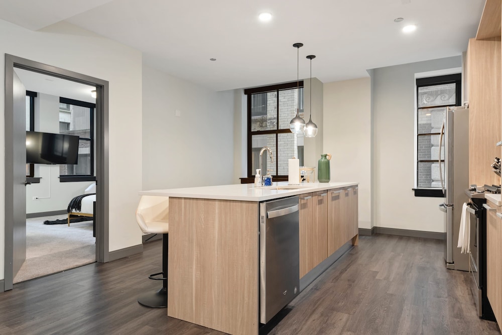 Two Units Seamless Stay Downtown Convenience
