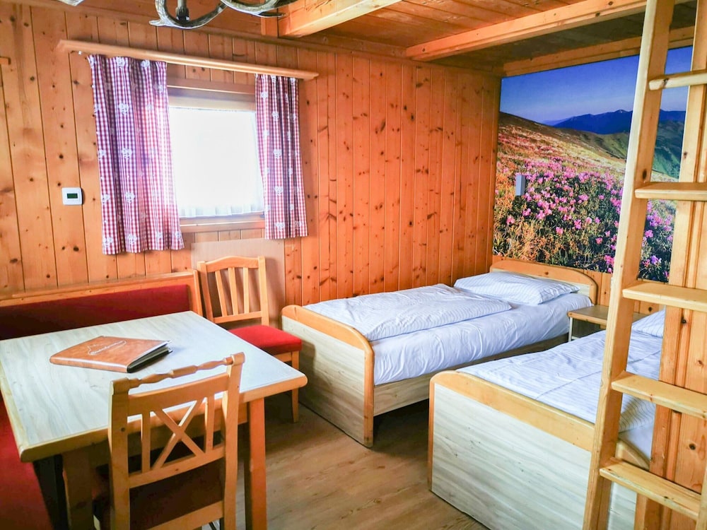 Chalet in Gaal by Ski Slopes & Alpine Park