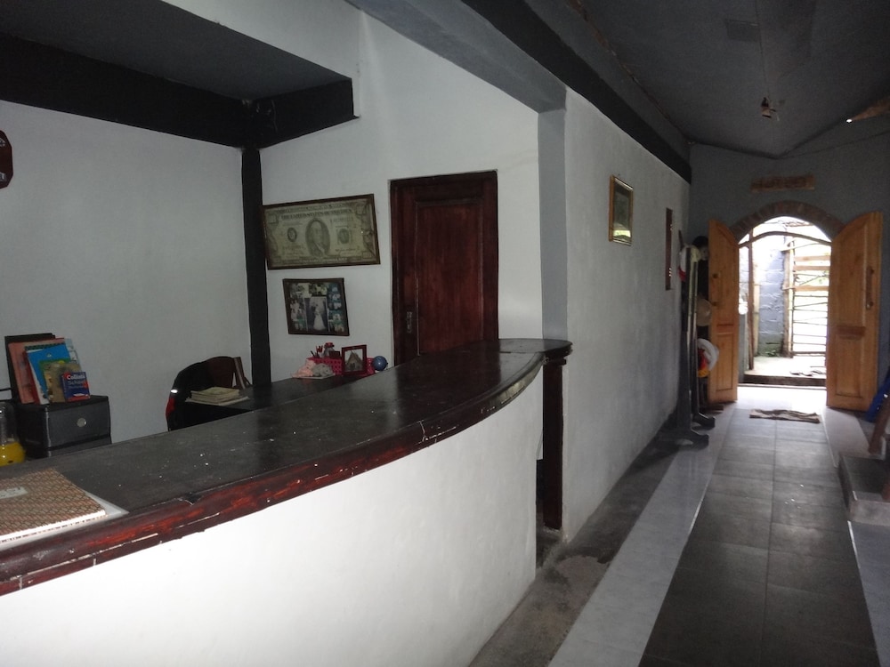 Lobby & Reception