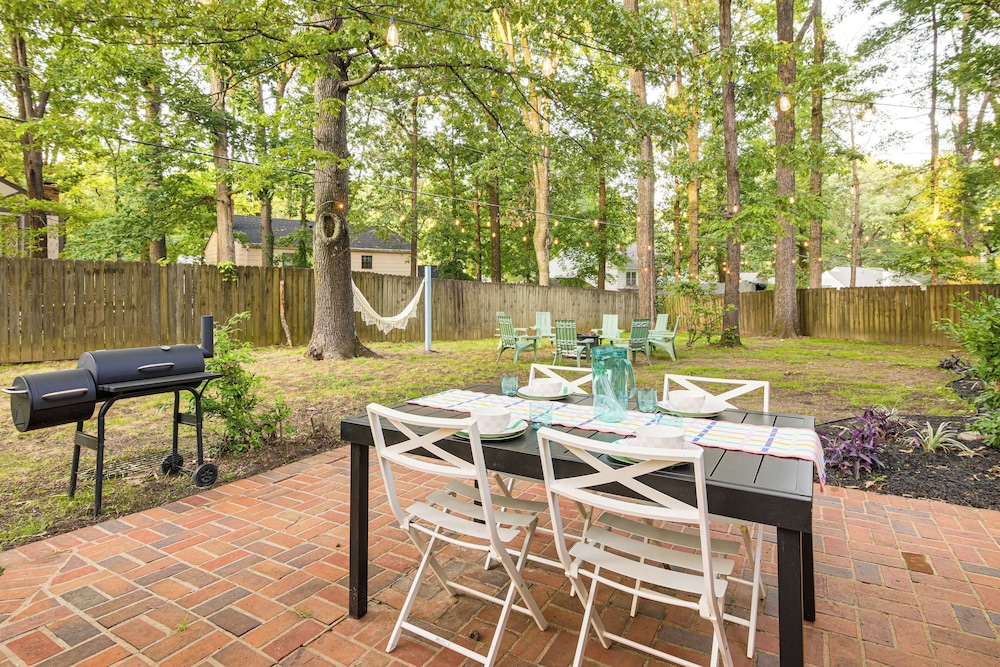 6 Mi to Shelby Farms Park: Family Home in Memphis