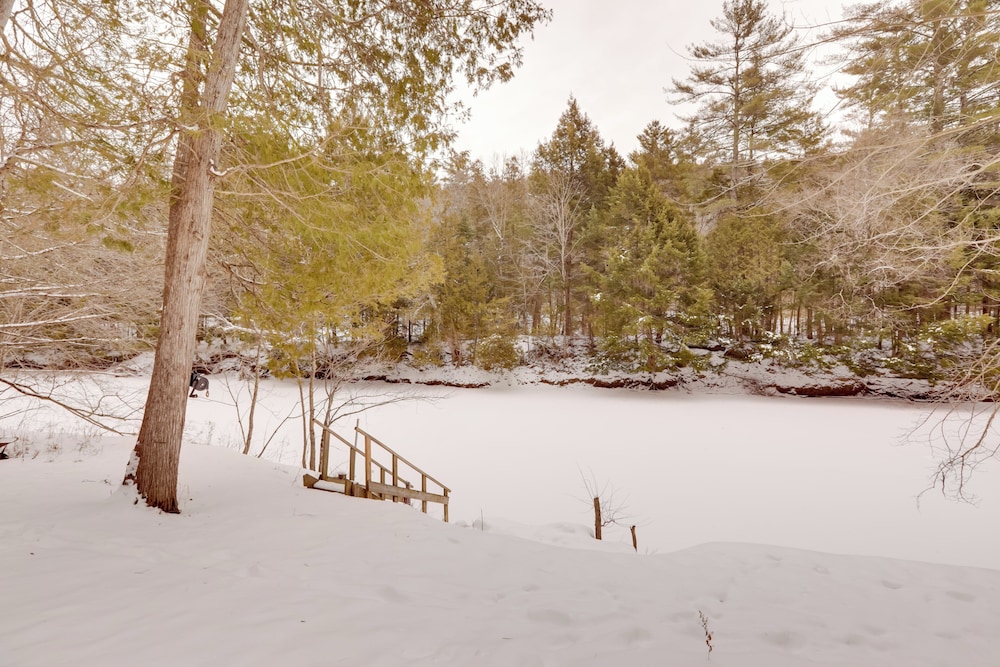 Riverfront Cabin w/ Hot Tub in Schroon Lake!