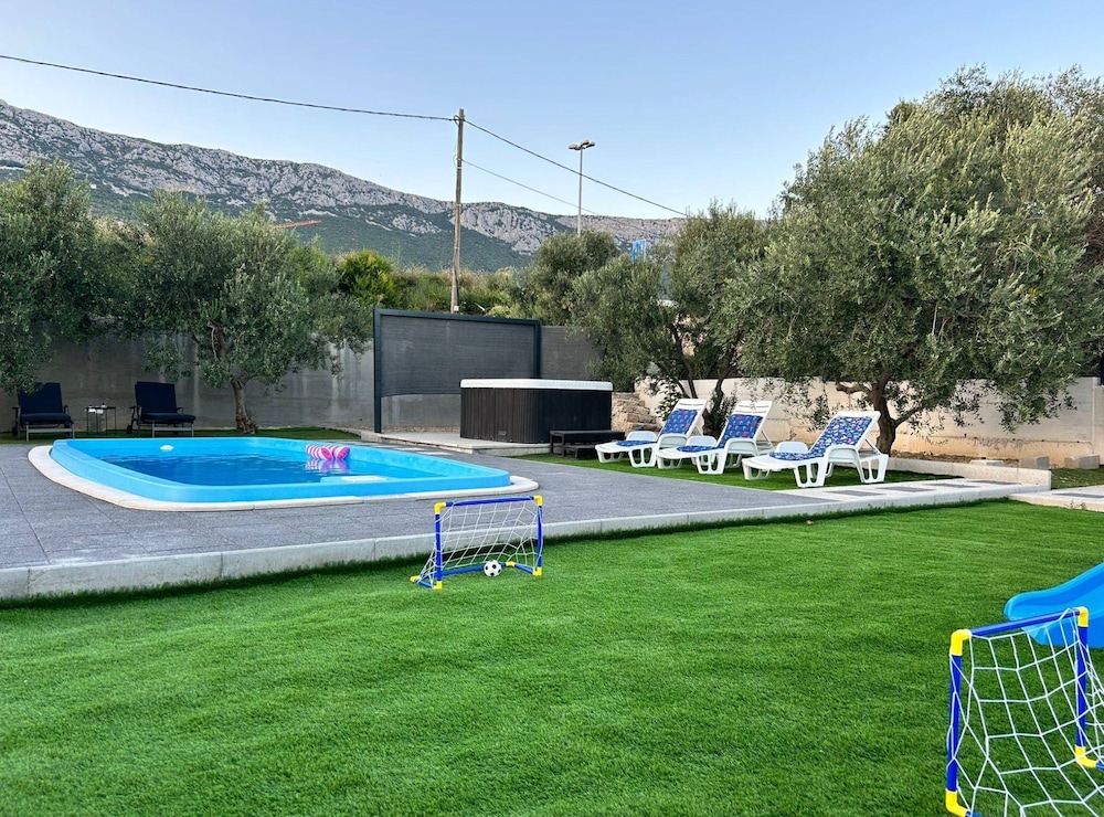 Bright and Tranquil Holiday Home With Pool