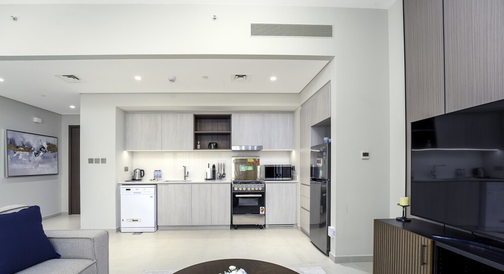 Chic 2 BR in Vida Residences Canal View