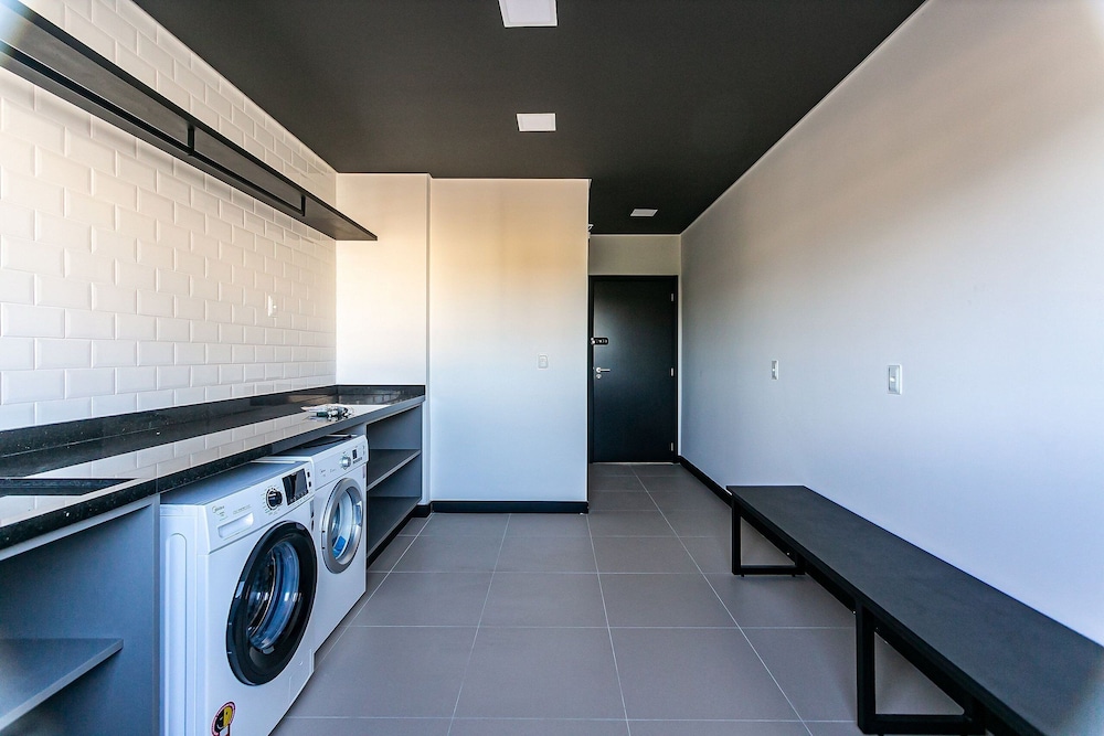 Studio c/ piscina no terraço 900m da praia STI102