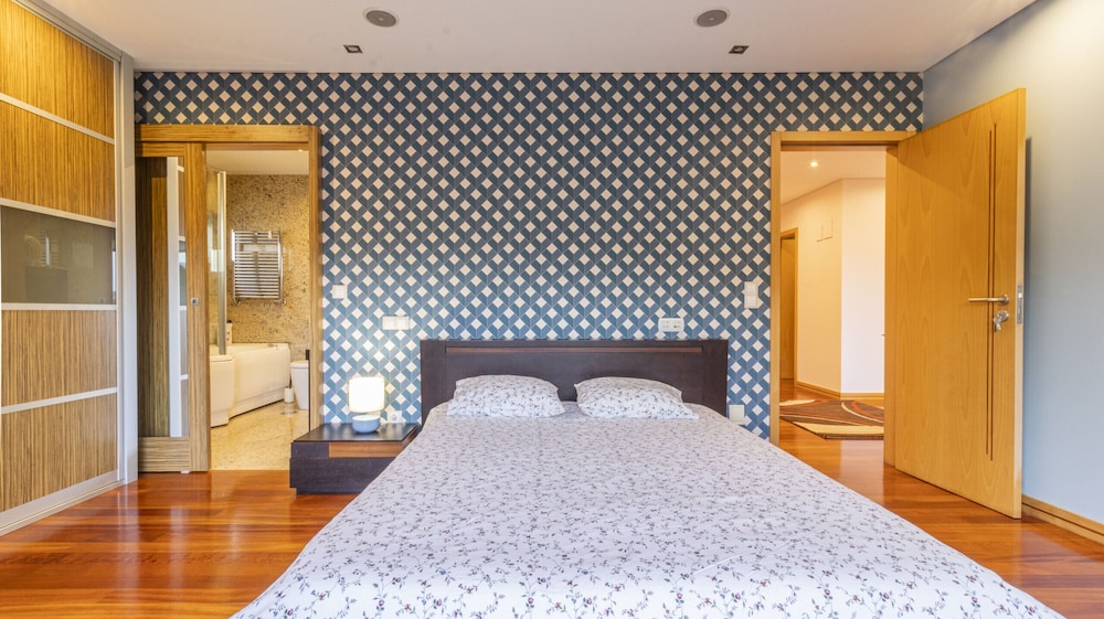 Gorgeous Villa Looking to Douro