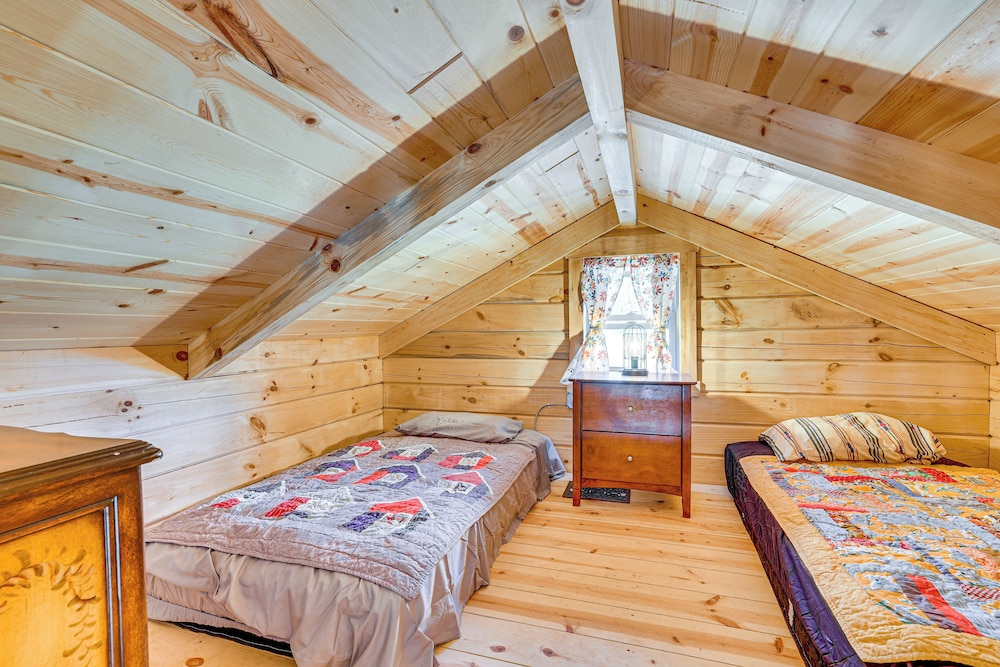 'fins & Flowers' Lewiston Cabin w/ Trout Fishing!