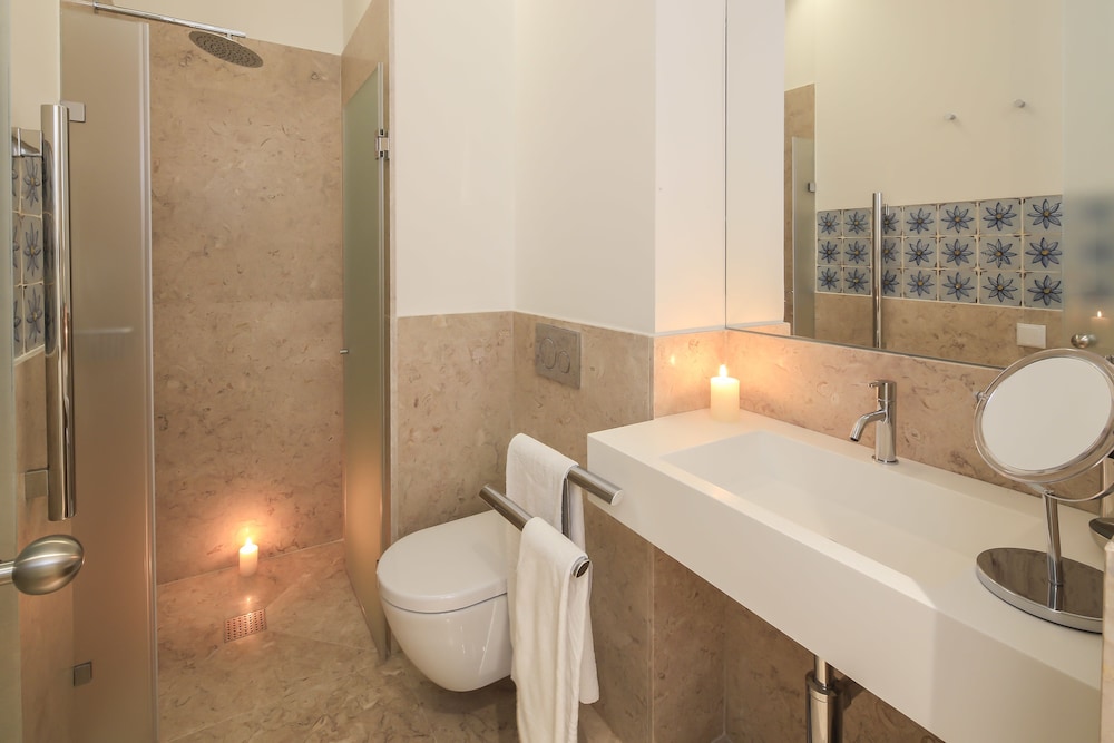 Bairro Alto Apartments by linc
