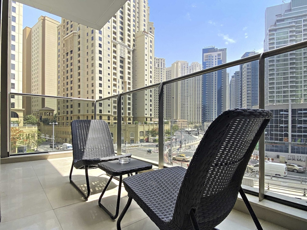 Silkhaus Dubai Marina Sparkle Tower Pool Gym