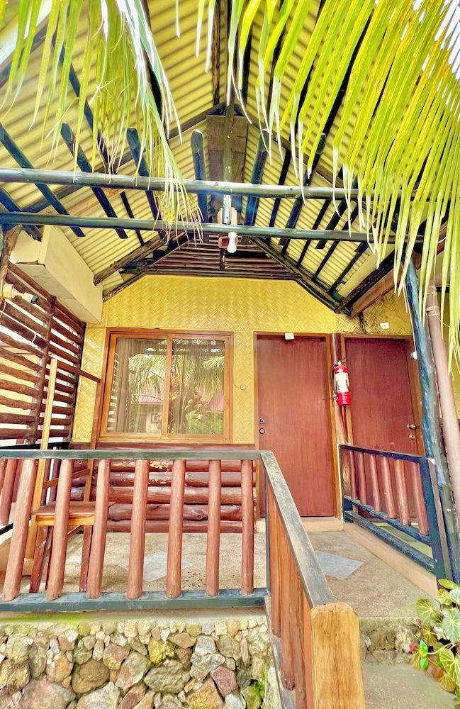 Novie's Tourist Inn