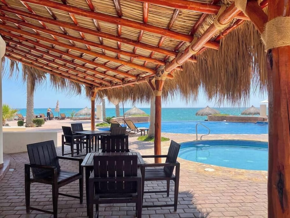 Quiet Beachfront Condo With Pools Private Beach