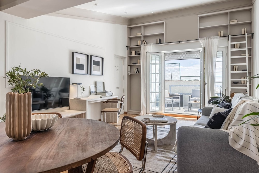 Minore - 1 Bedroom Penthouse and Terrace in Chueca