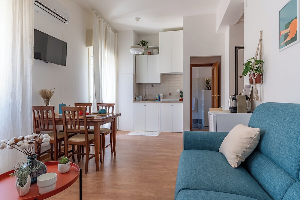 Ierone Apartment with Balcony by Wonderful Italy