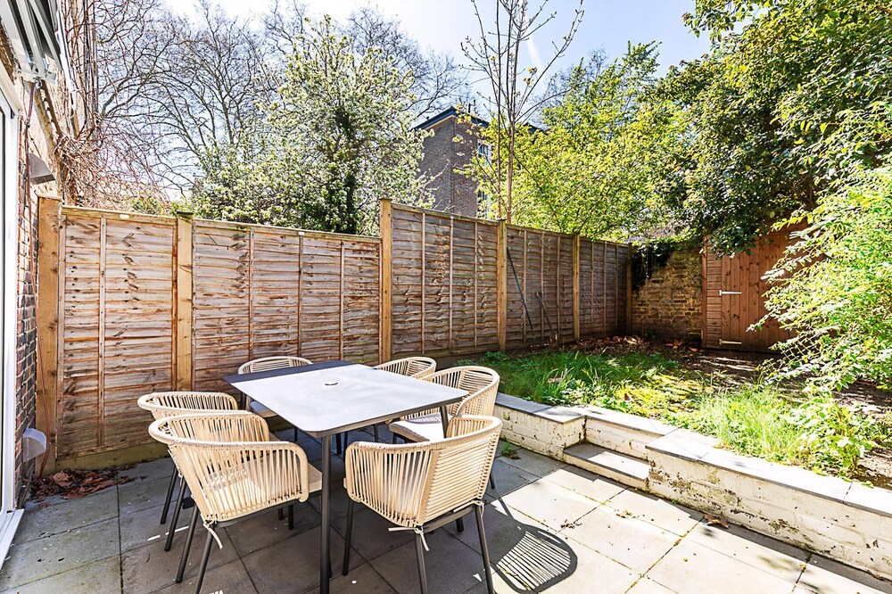 Stylish Islington Garden Flat Sleeps Four